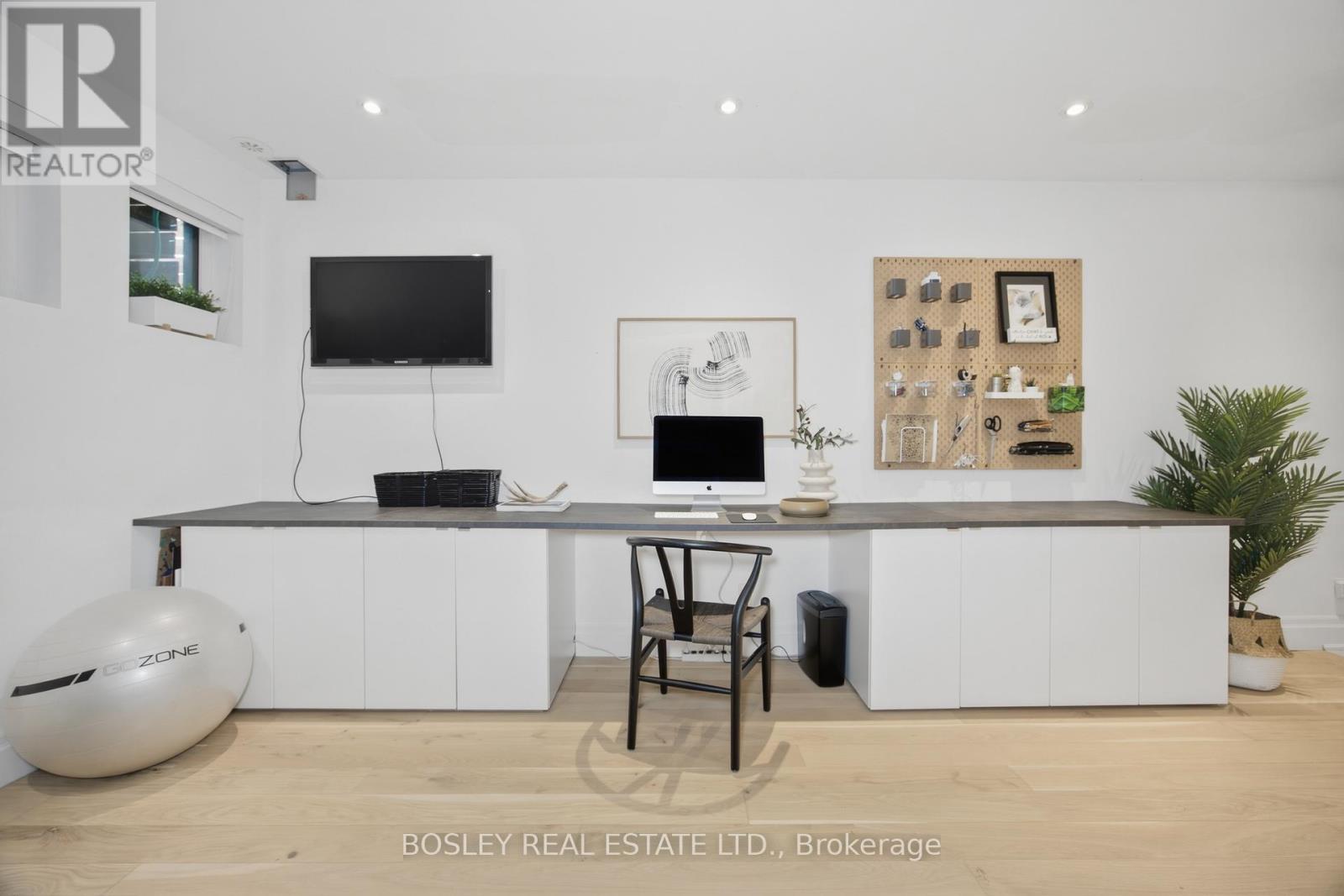 17 Vince Avenue, Toronto, Ontario  M4L 0A6 - Photo 24 - E13009442