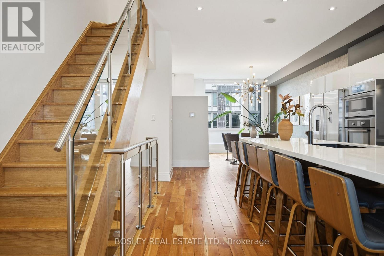 17 Vince Avenue, Toronto, Ontario  M4L 0A6 - Photo 6 - E13009442