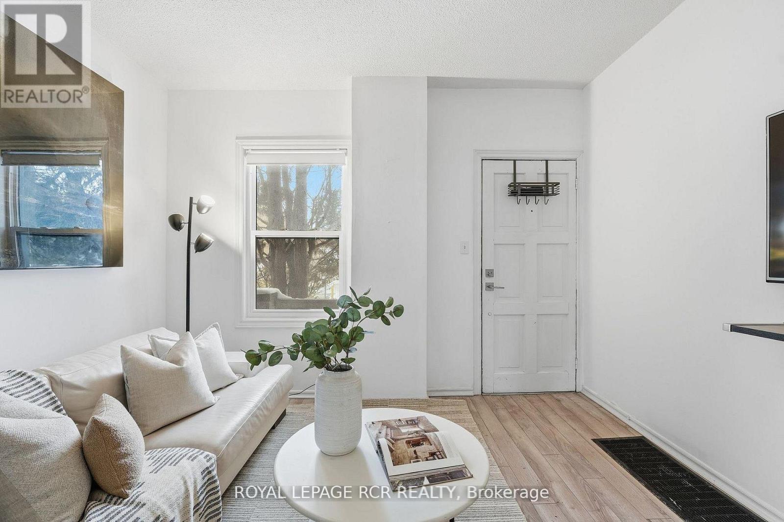 257 Rhodes Avenue, Toronto, Ontario  M4L 3A2 - Photo 5 - E13009466