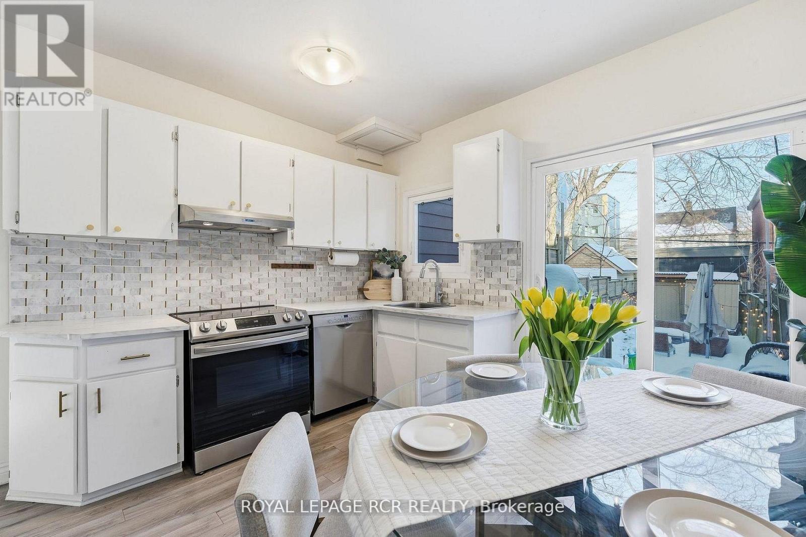 257 Rhodes Avenue, Toronto, Ontario  M4L 3A2 - Photo 7 - E13009466