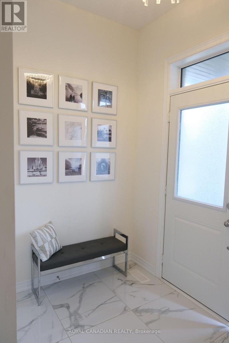 20 Conarty Crescent, Whitby, Ontario  L1P 0L4 - Photo 4 - E13009512