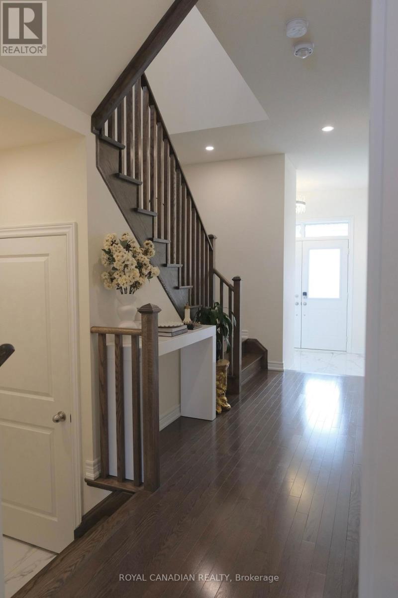 20 Conarty Crescent, Whitby, Ontario  L1P 0L4 - Photo 5 - E13009512