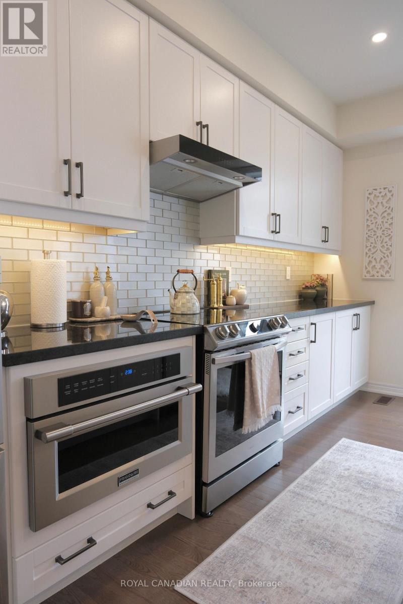 20 Conarty Crescent, Whitby, Ontario  L1P 0L4 - Photo 8 - E13009512