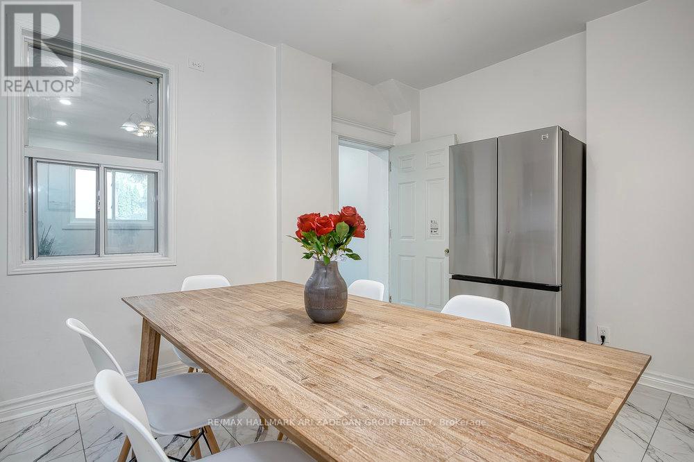 151 Broadview Avenue, Toronto, Ontario  M4M 2E9 - Photo 4 - E13009514