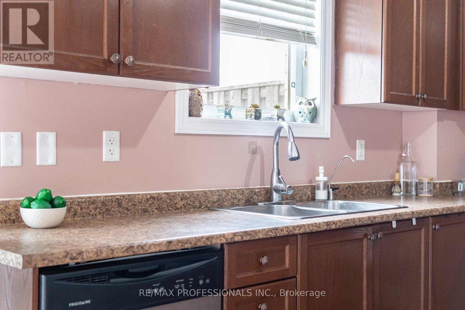 45 Horton Street, Ajax, Ontario  L1Z 1E3 - Photo 10 - E13009530