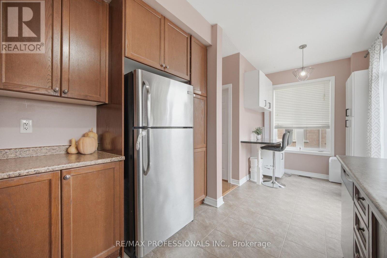 45 Horton Street, Ajax, Ontario  L1Z 1E3 - Photo 11 - E13009530