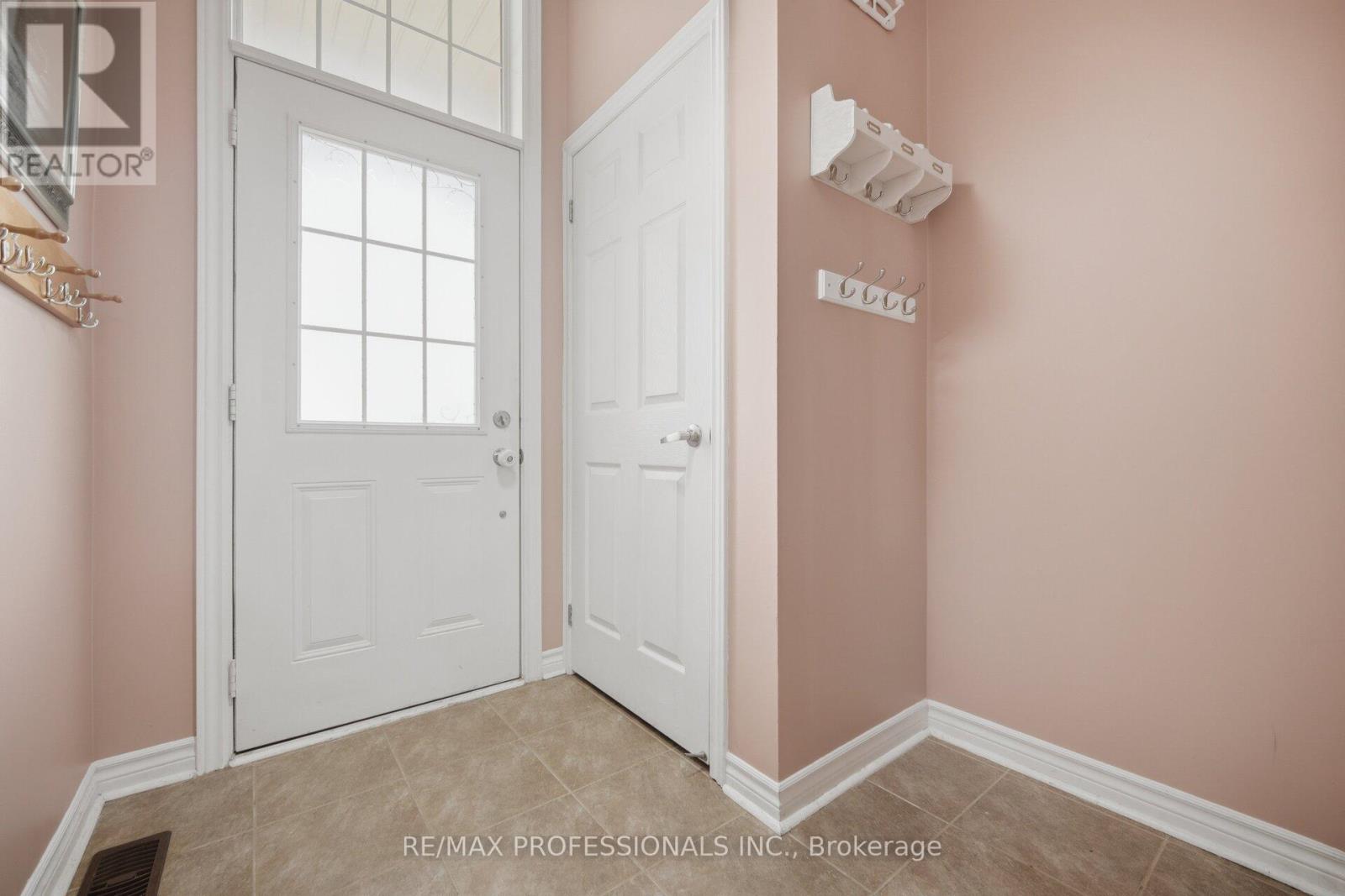 45 Horton Street, Ajax, Ontario  L1Z 1E3 - Photo 6 - E13009530