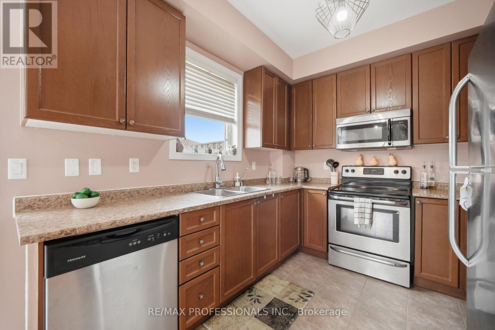 45 Horton Street, Ajax, Ontario  L1Z 1E3 - Photo 9 - E13009530