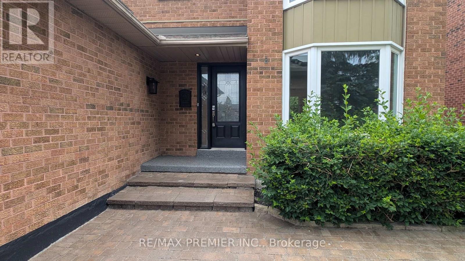74 Attridge Drive, Aurora, Ontario  L4G 6J4 - Photo 3 - N13009346