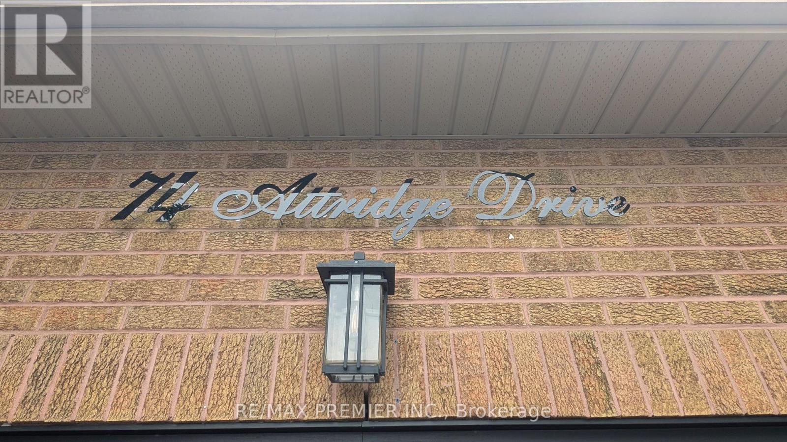 74 Attridge Drive, Aurora, Ontario  L4G 6J4 - Photo 5 - N13009346