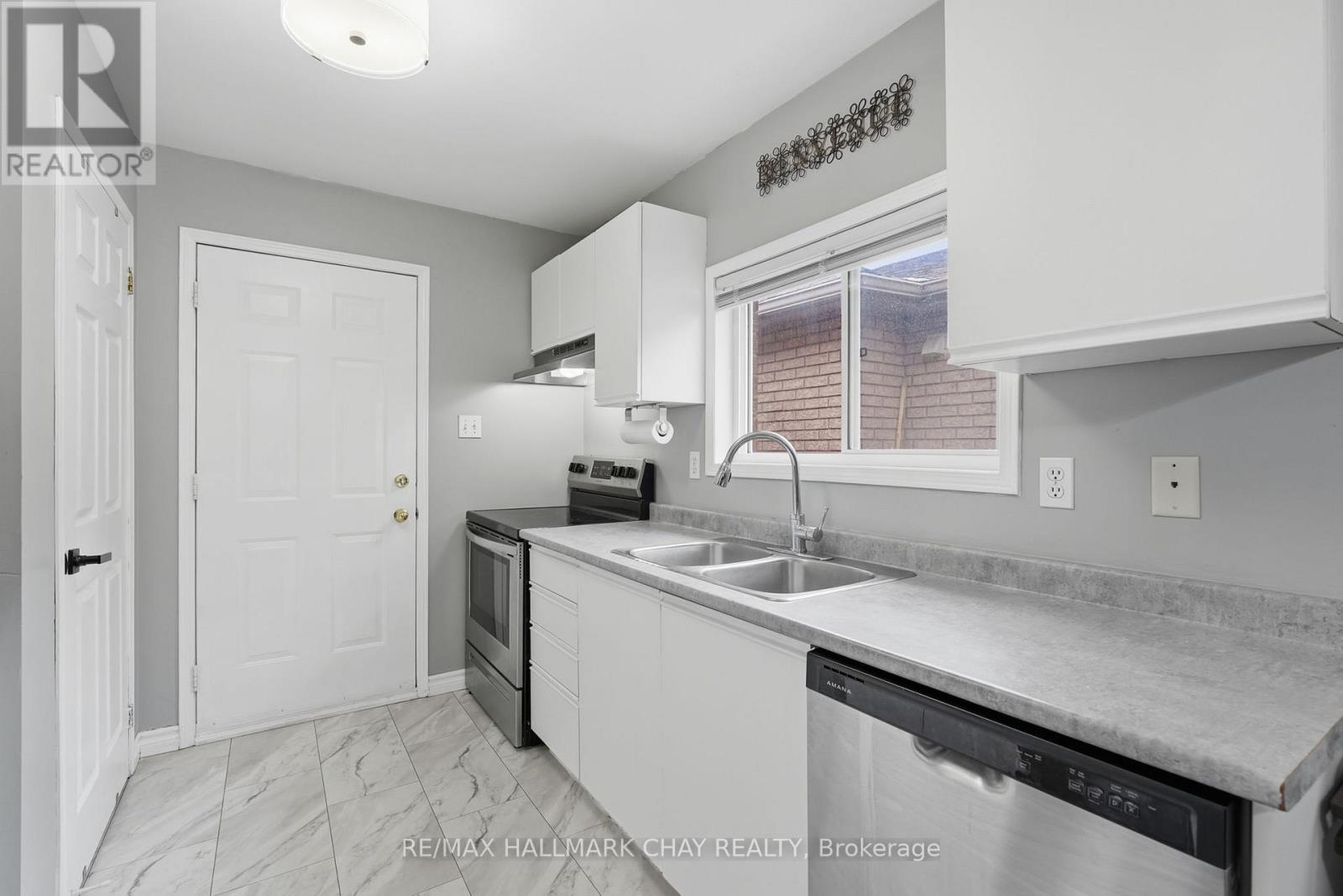 118 Benson Drive, Barrie, Ontario  L4N 7Y4 - Photo 12 - S13009400