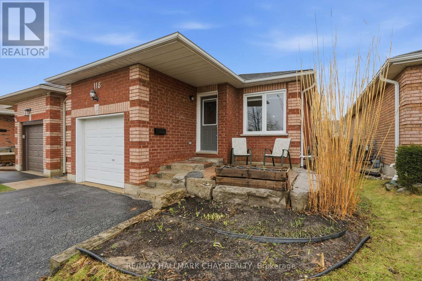 118 Benson Drive, Barrie, Ontario  L4N 7Y4 - Photo 3 - S13009400