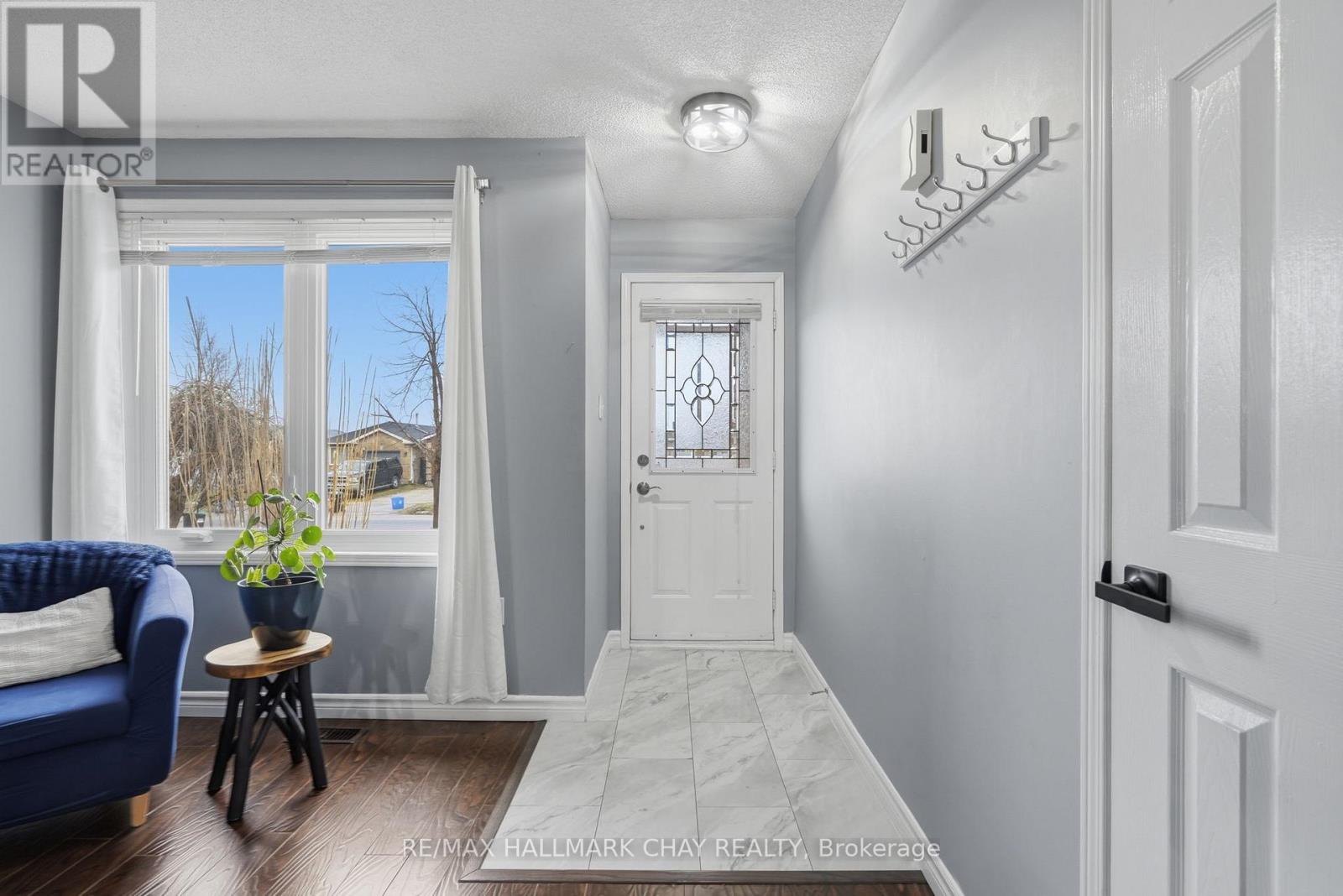 118 Benson Drive, Barrie, Ontario  L4N 7Y4 - Photo 5 - S13009400