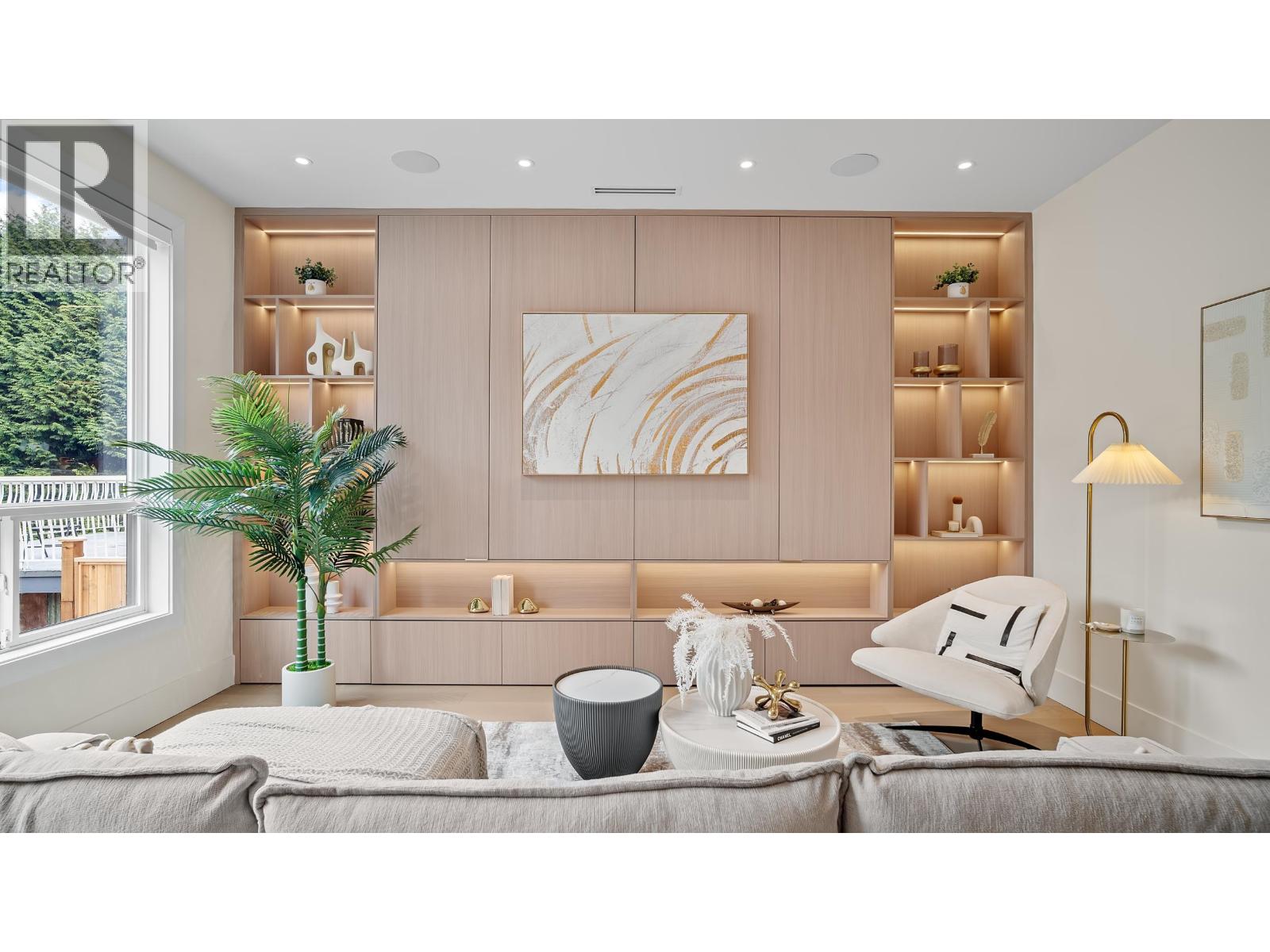 2 6070 Elgin Avenue, Burnaby, British Columbia  V5H 3S4 - Photo 2 - R3111286