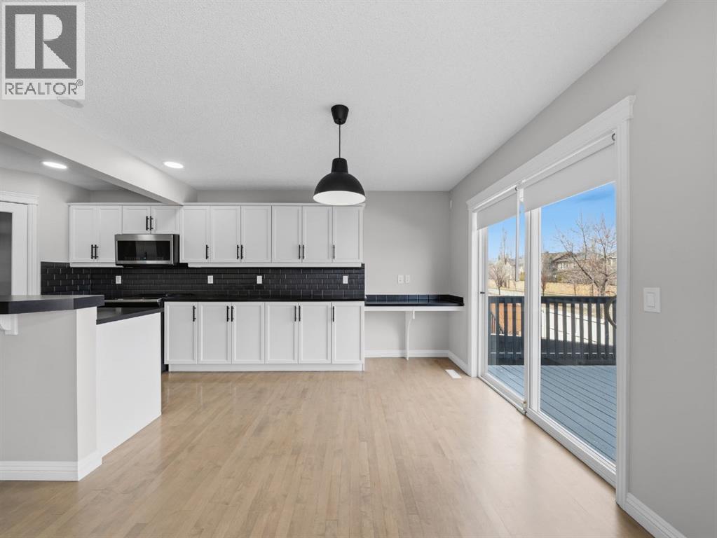 40 Everwillow Park SW, Calgary, Alberta  T2Y 5C5 - Photo 11 - A2296699