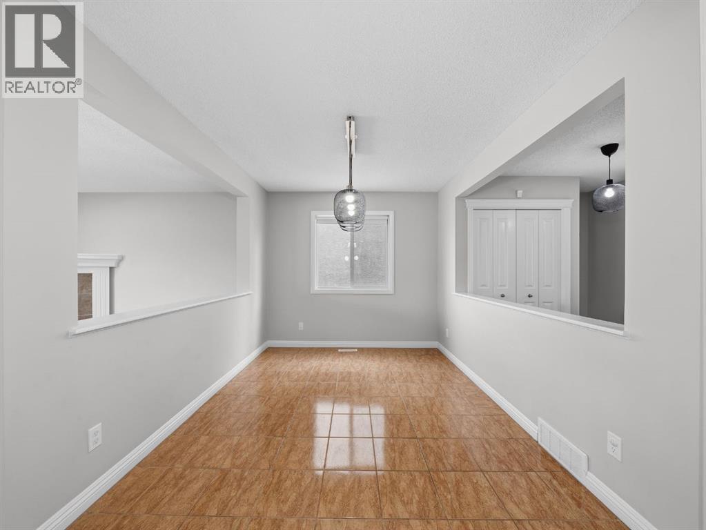 40 Everwillow Park SW, Calgary, Alberta  T2Y 5C5 - Photo 15 - A2296699