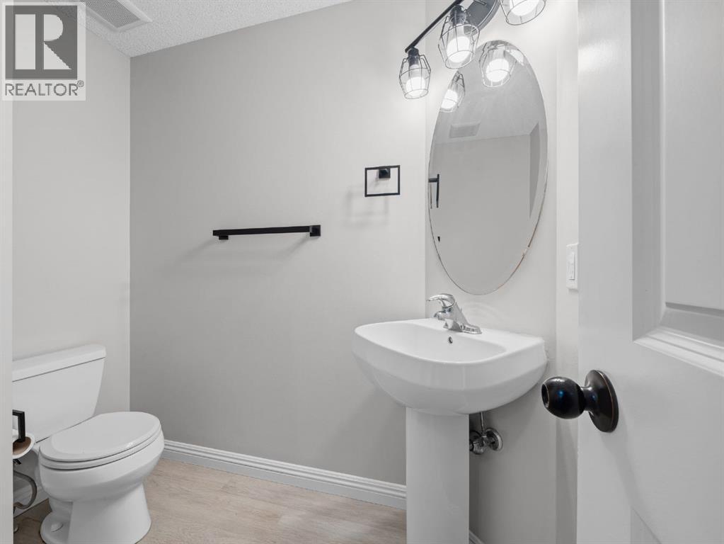 40 Everwillow Park SW, Calgary, Alberta  T2Y 5C5 - Photo 16 - A2296699