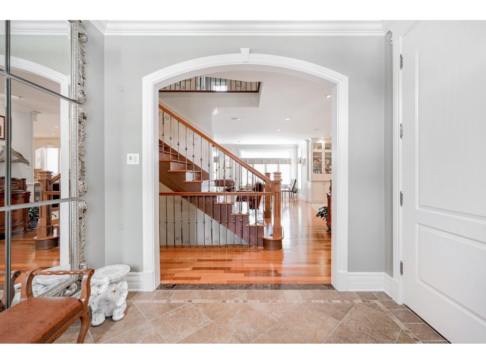 9 Rue d'Edimbourg Candiac Quebec Canada J5R6M8 4