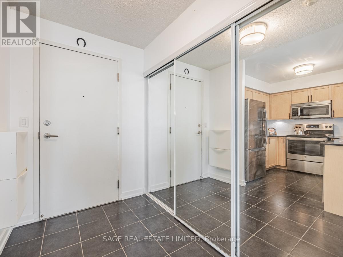 627 - 812 Lansdowne Avenue, Toronto, Ontario  M6H 4K5 - Photo 2 - W13009342