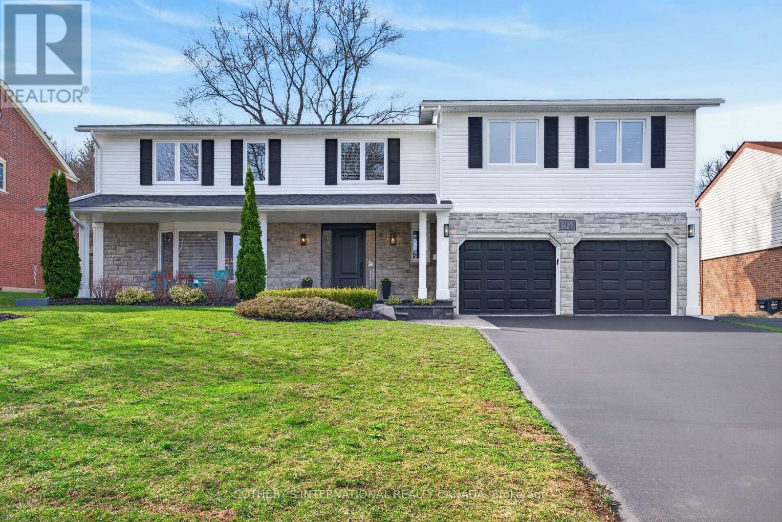 1235 Appleford Lane, Burlington, Ontario  L7P 3M1 - Photo 2 - W13009376