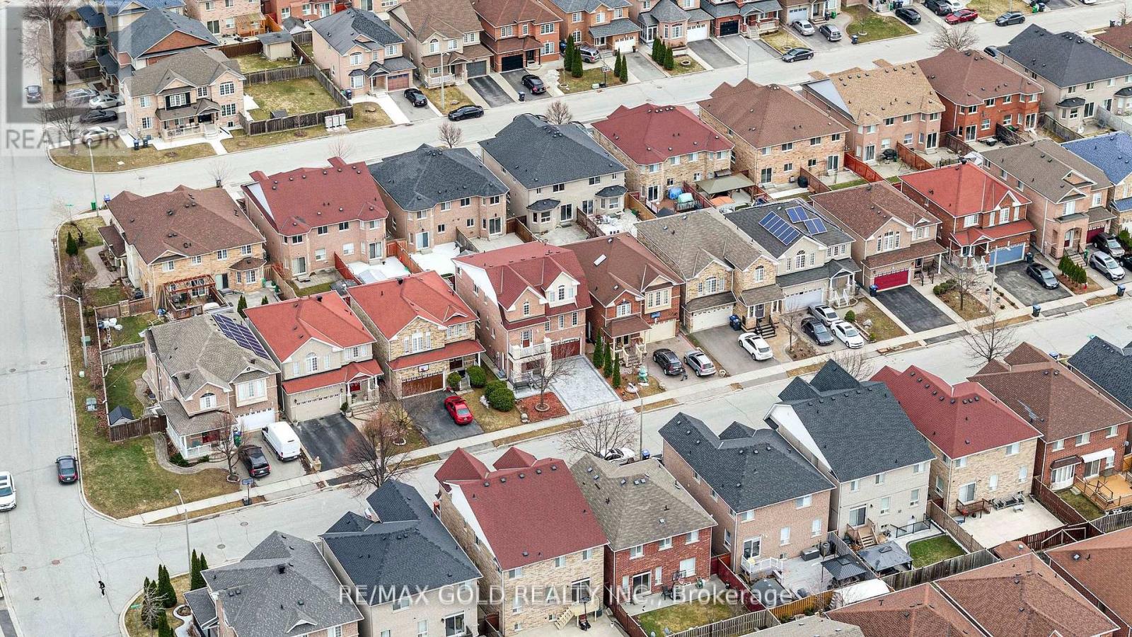 23 Pathmaster Road, Brampton, Ontario  L6P 2G8 - Photo 3 - W13009456