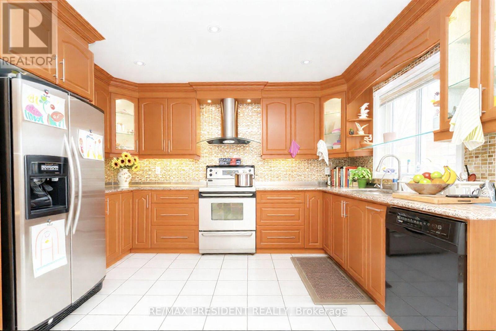 3211 Bloomfield Drive, Mississauga, Ontario  L5N 6V2 - Photo 12 - W13009480