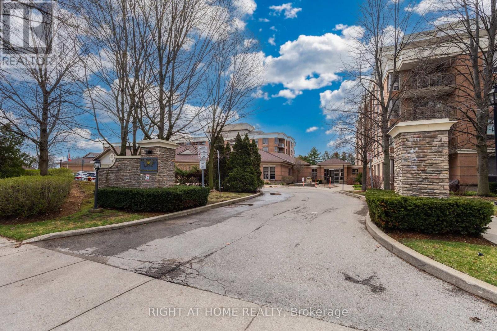 2214 - 100 Burloak Drive, Burlington, Ontario  L7L 6P6 - Photo 2 - W13009552