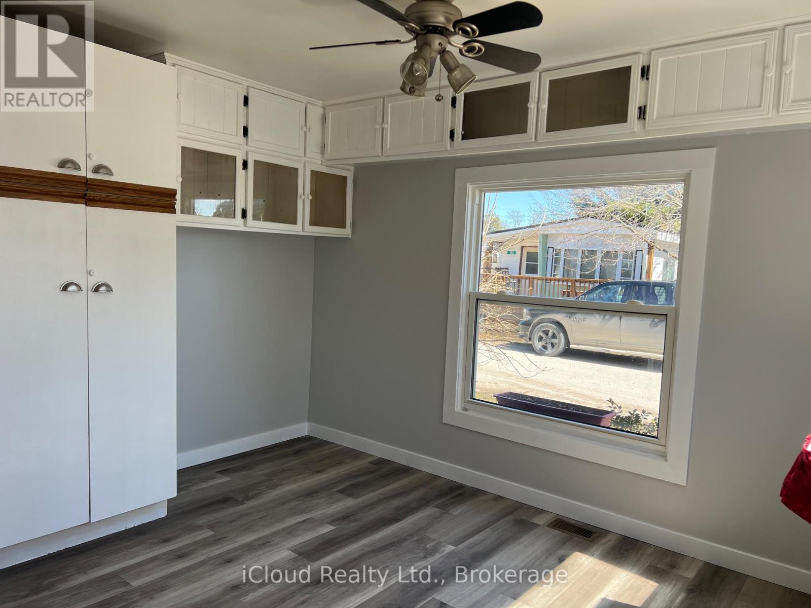 122 Sussex Square, Georgian Bluffs, Ontario  N4K 5N5 - Photo 10 - X13009468