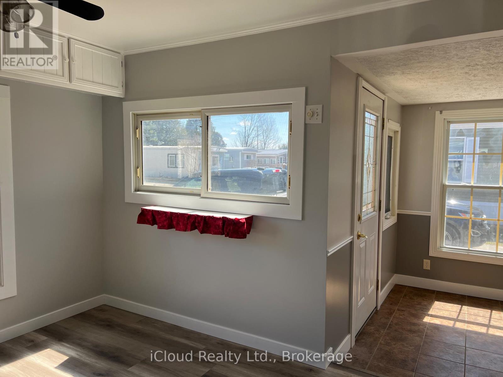 122 Sussex Square, Georgian Bluffs, Ontario  N4K 5N5 - Photo 12 - X13009468