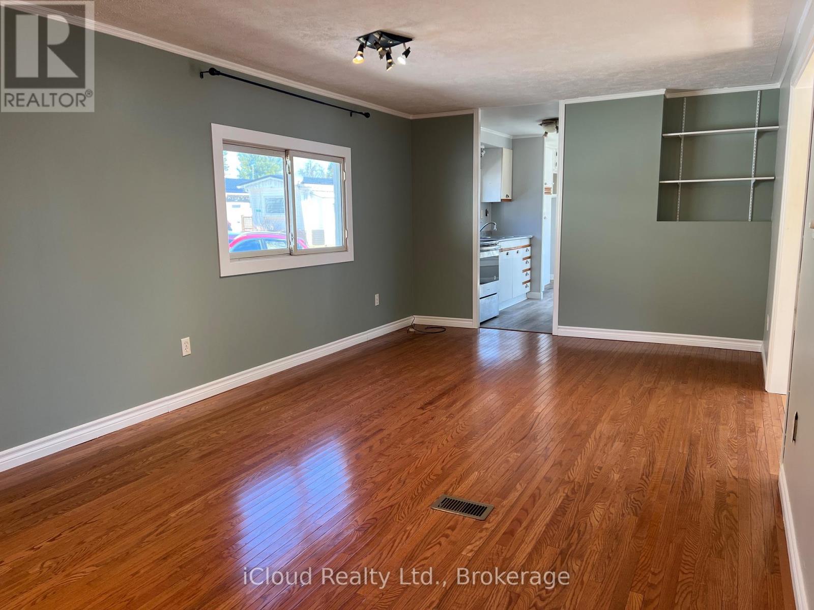 122 Sussex Square, Georgian Bluffs, Ontario  N4K 5N5 - Photo 13 - X13009468