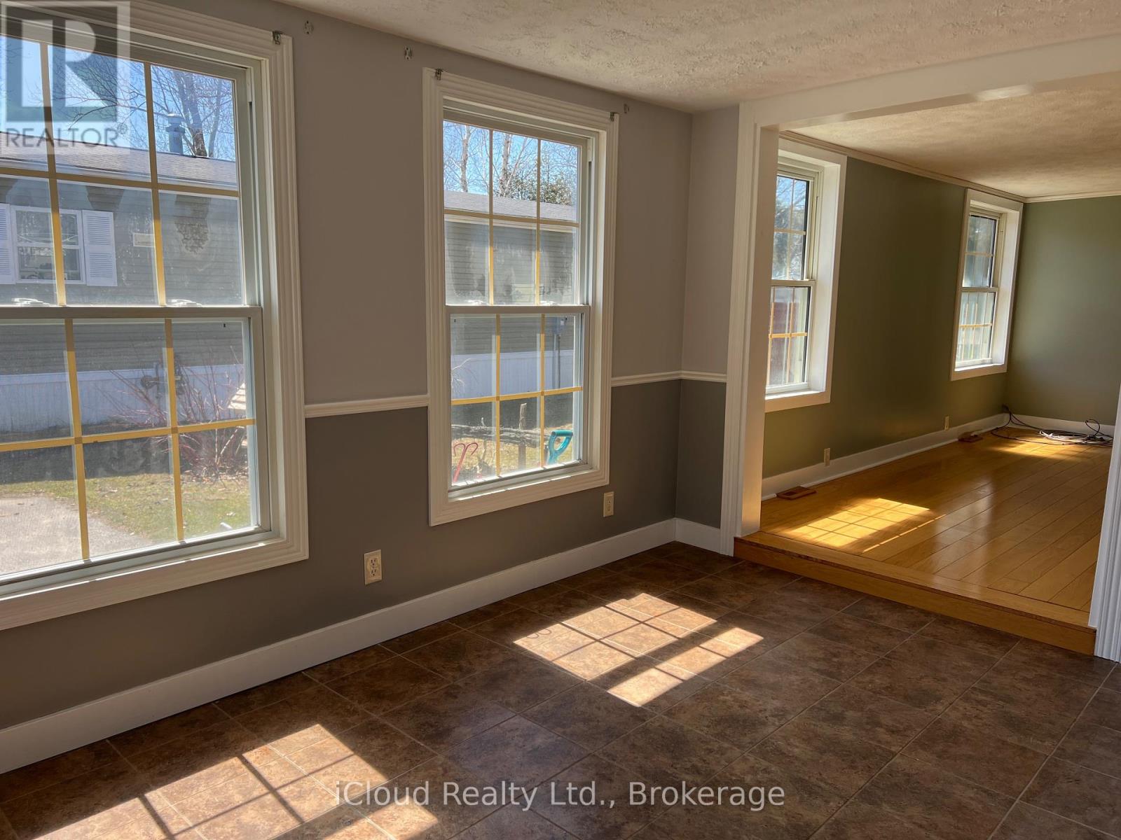 122 Sussex Square, Georgian Bluffs, Ontario  N4K 5N5 - Photo 3 - X13009468