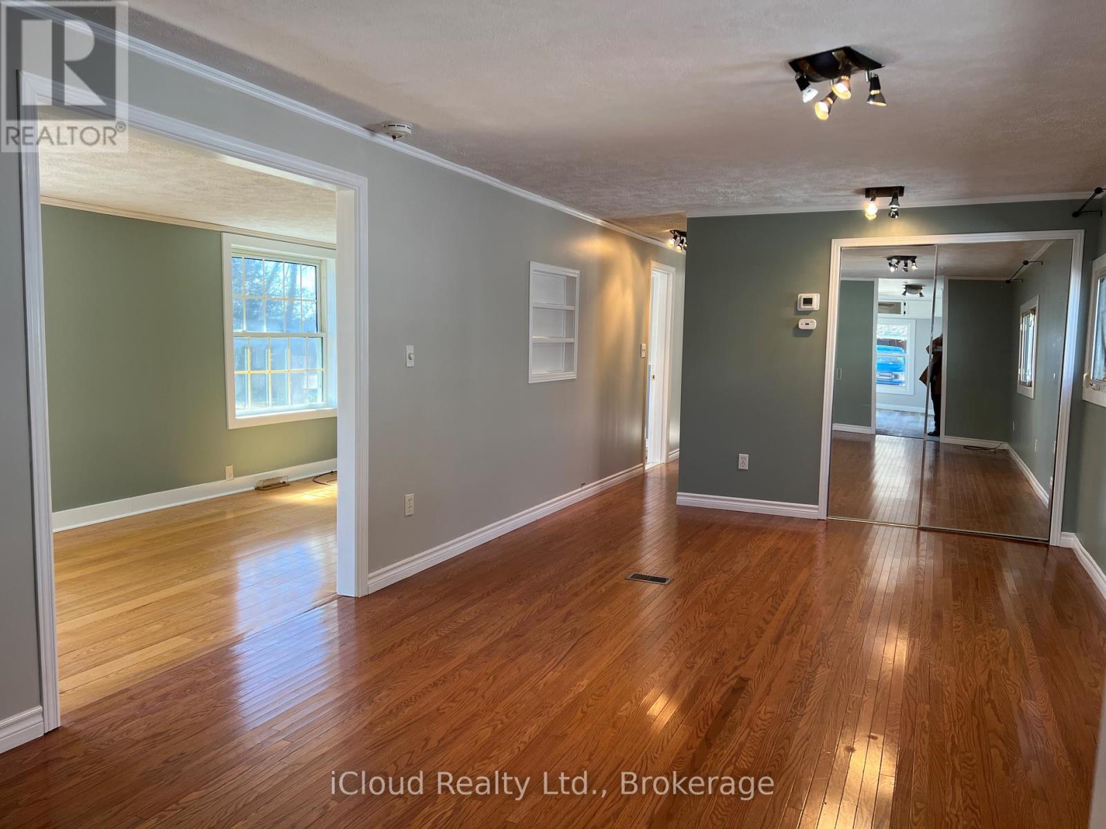 122 Sussex Square, Georgian Bluffs, Ontario  N4K 5N5 - Photo 6 - X13009468