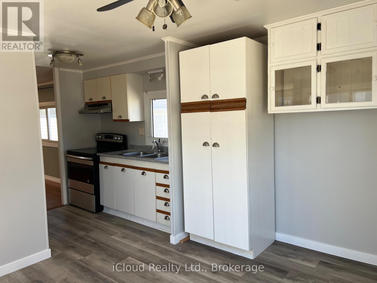 122 Sussex Square, Georgian Bluffs, Ontario  N4K 5N5 - Photo 7 - X13009468