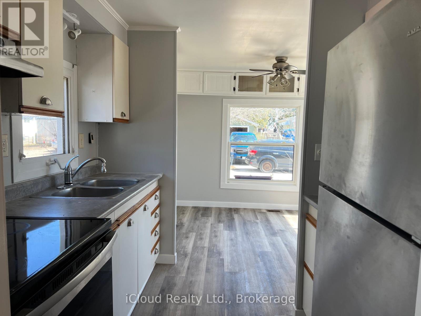 122 Sussex Square, Georgian Bluffs, Ontario  N4K 5N5 - Photo 8 - X13009468