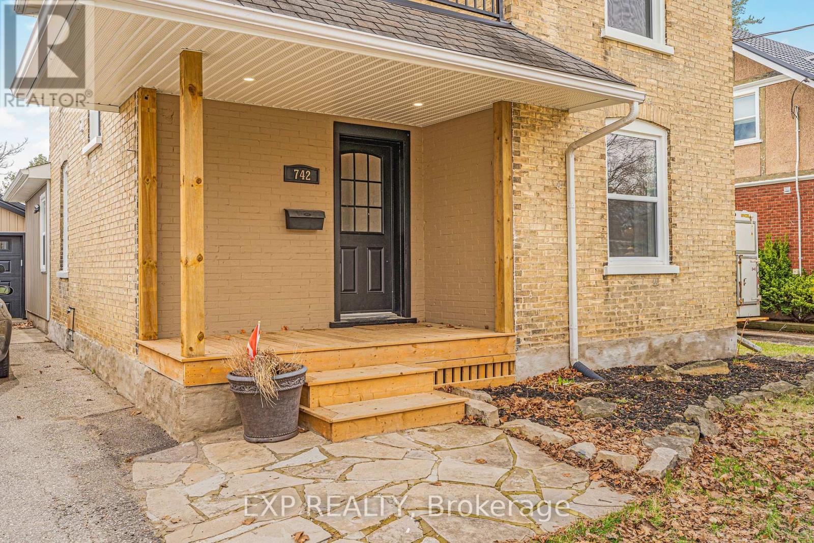 742 Vine Street, Cambridge, Ontario  N3H 2Z3 - Photo 2 - X13009486