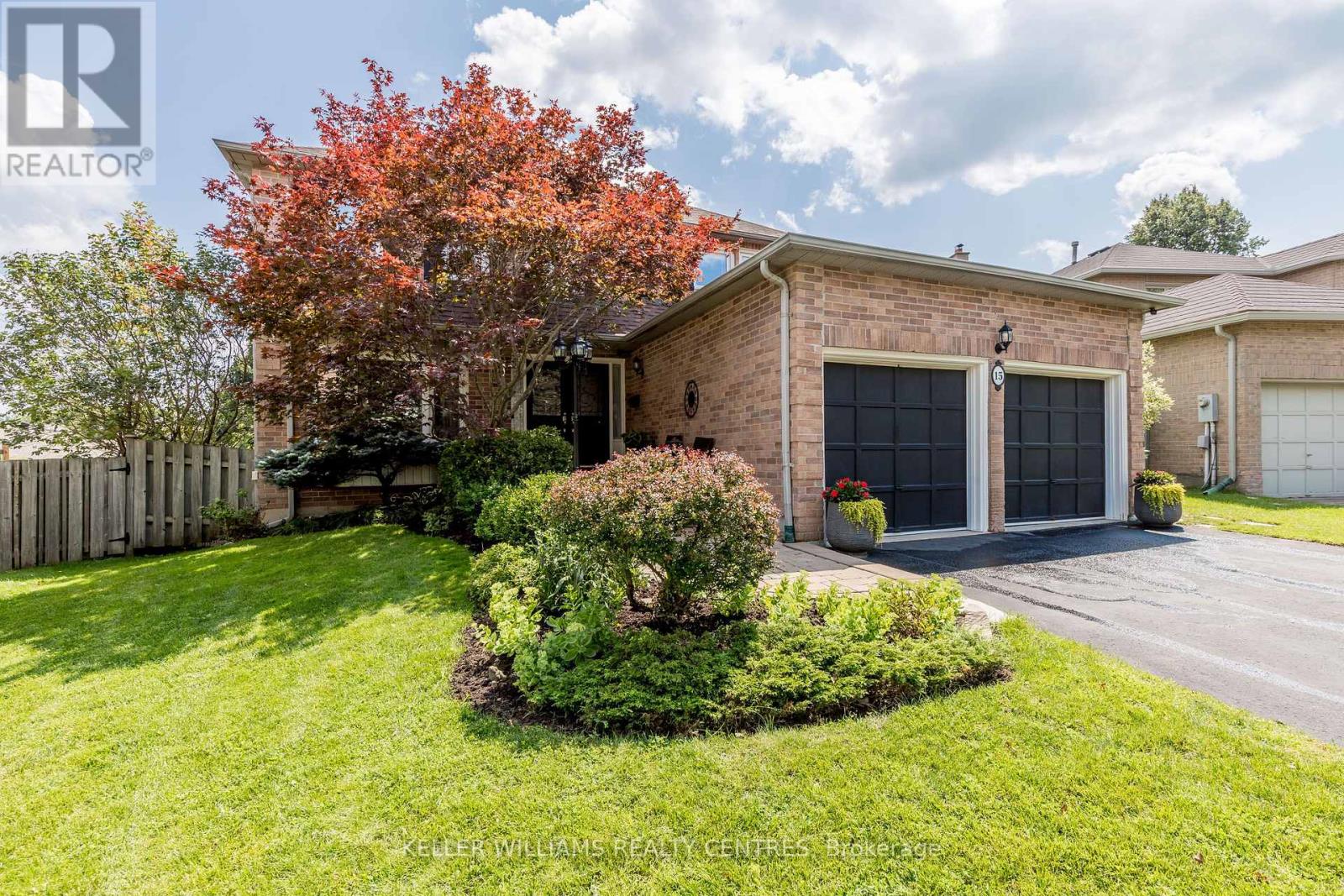 15 Beatty Crescent, Aurora, Ontario  L4G 5V2 - Photo 2 - N12922316