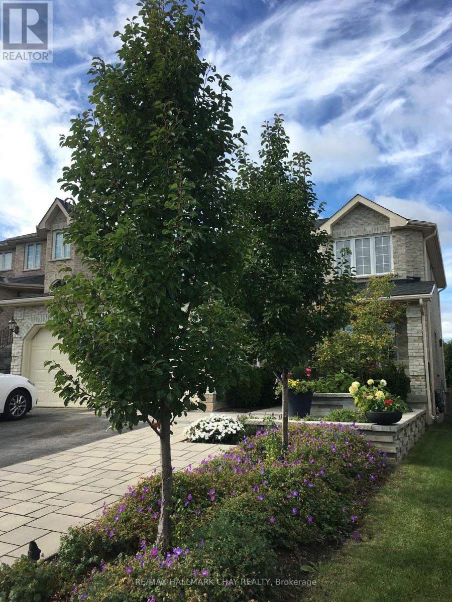 12 Muir Drive, Barrie, Ontario  L4N 0H9 - Photo 2 - S12900520