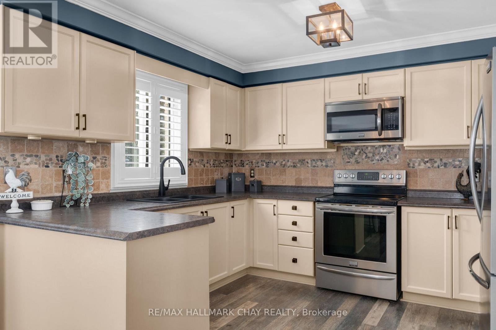 12 Muir Drive, Barrie, Ontario  L4N 0H9 - Photo 9 - S12900520