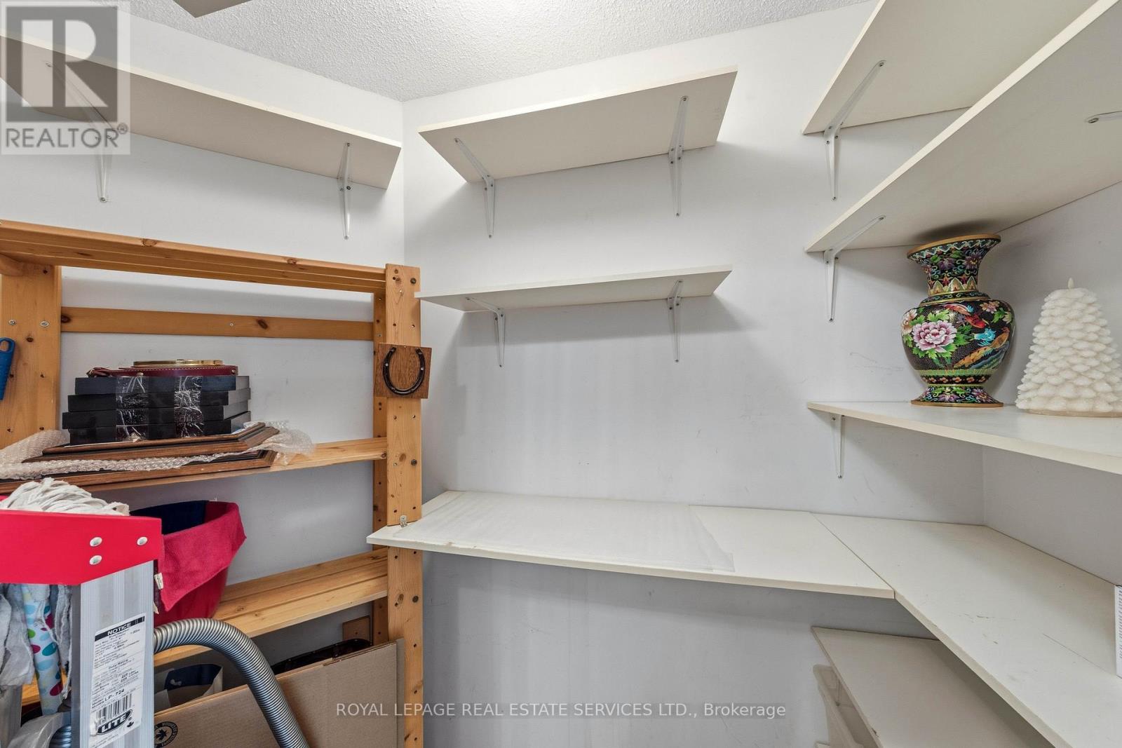 2004 - 1300 Islington Avenue, Toronto, Ontario  M9A 5C4 - Photo 46 - W13002160