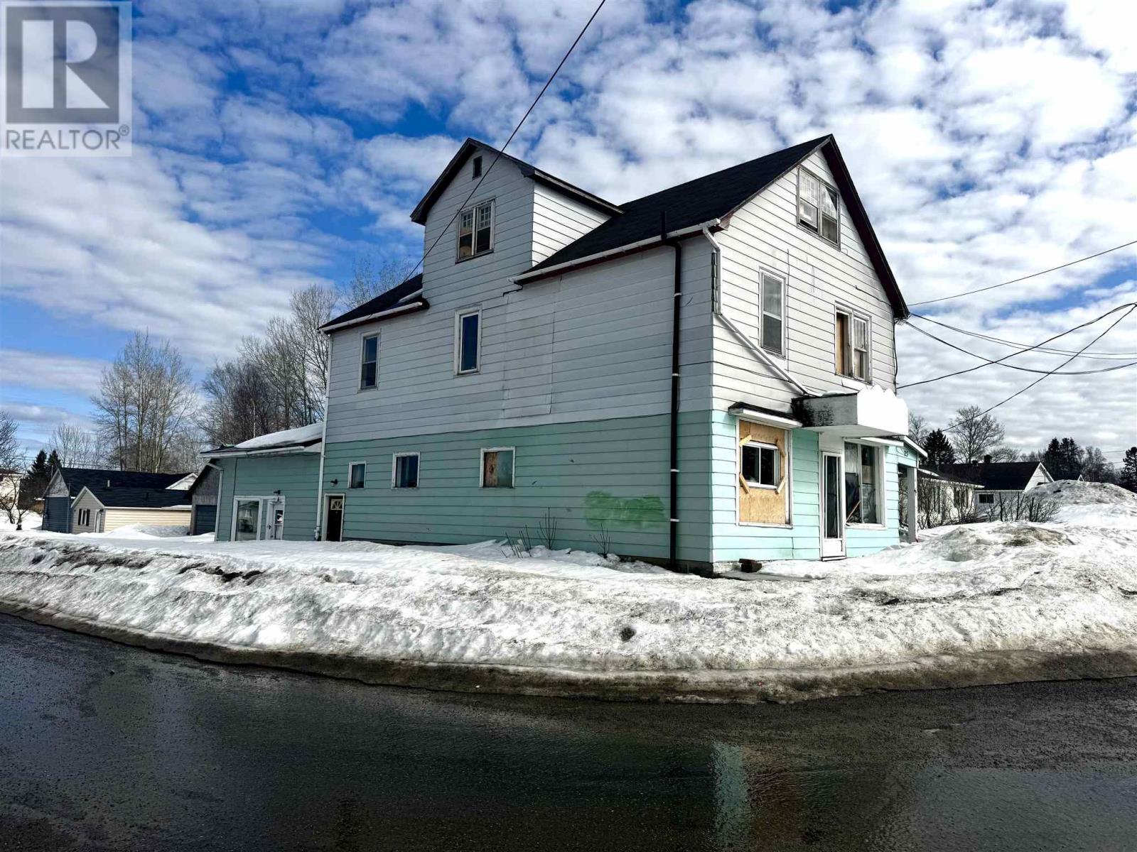 25 Churchill Ave, Wawa, Ontario  P0S 1K0 - Photo 2 - SM260707