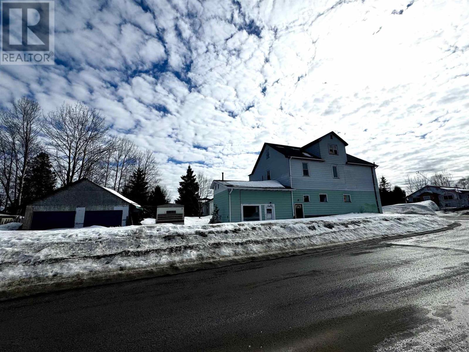 25 Churchill Ave, Wawa, Ontario  P0S 1K0 - Photo 3 - SM260707