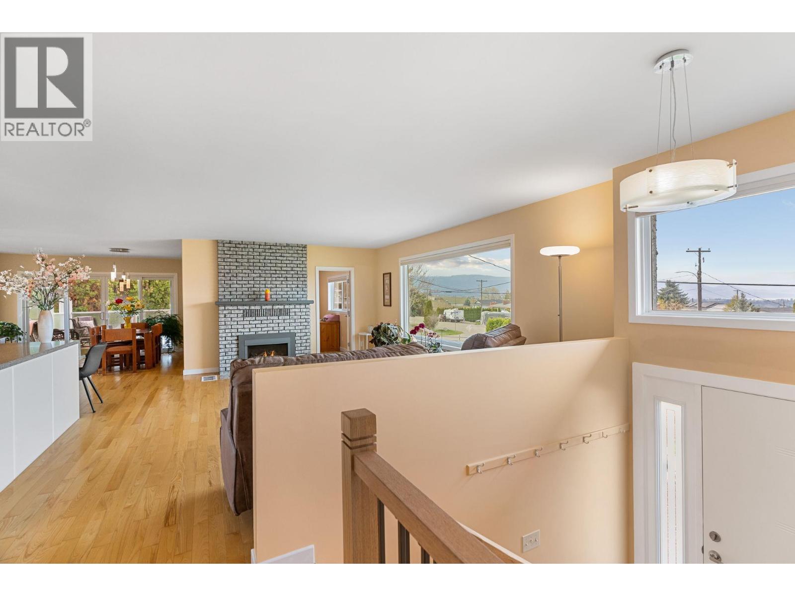 915 Graf Road, Kelowna, British Columbia  V1P 1C1 - Photo 6 - 10383556