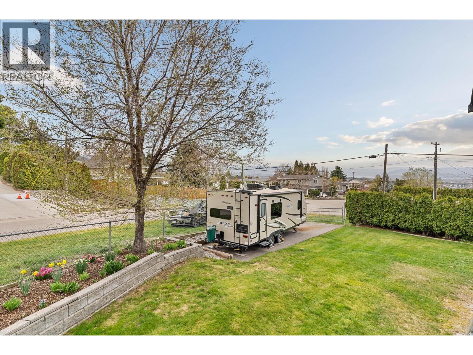 915 Graf Road, Kelowna, British Columbia  V1P 1C1 - Photo 36 - 10383556