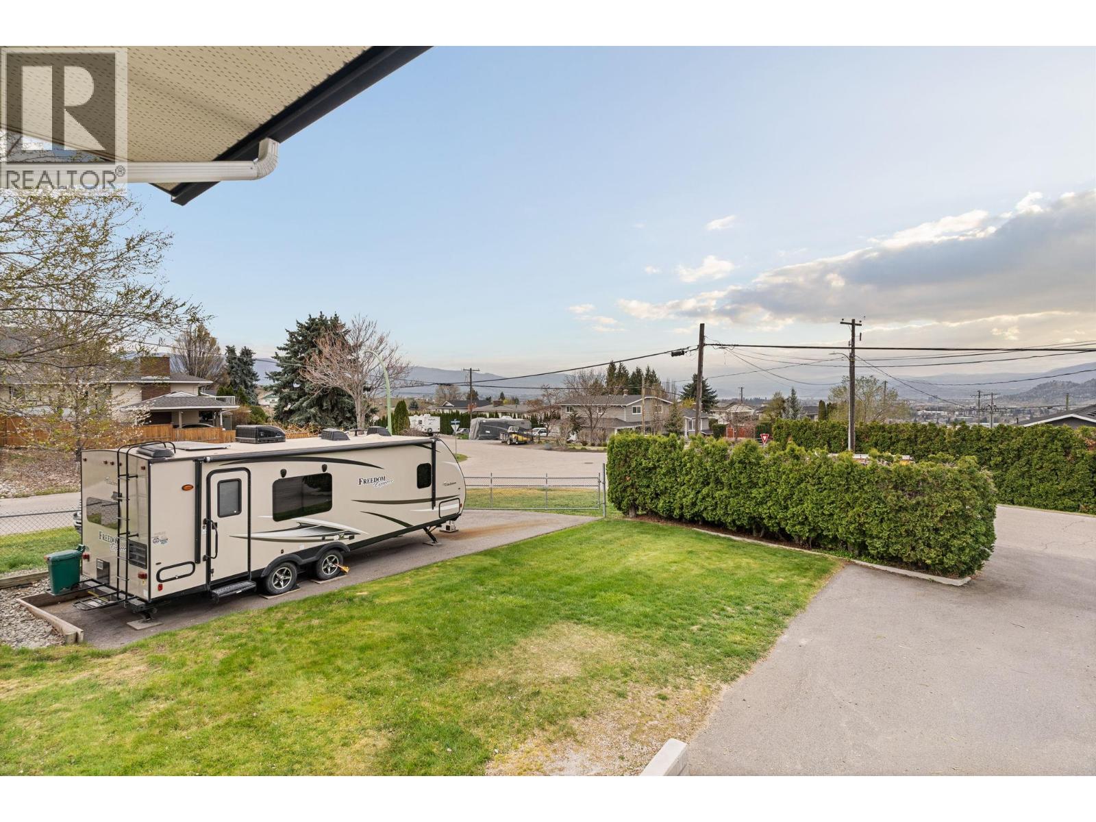 915 Graf Road, Kelowna, British Columbia  V1P 1C1 - Photo 35 - 10383556