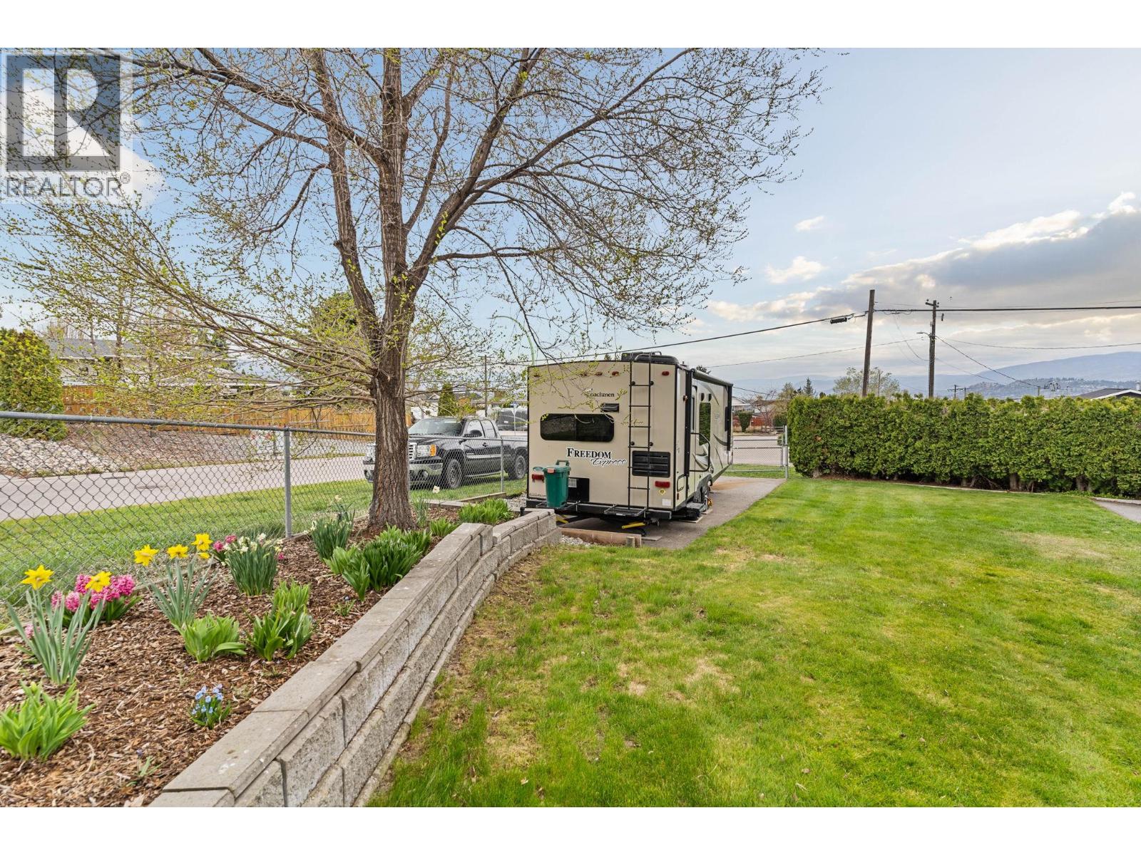 915 Graf Road, Kelowna, British Columbia  V1P 1C1 - Photo 38 - 10383556