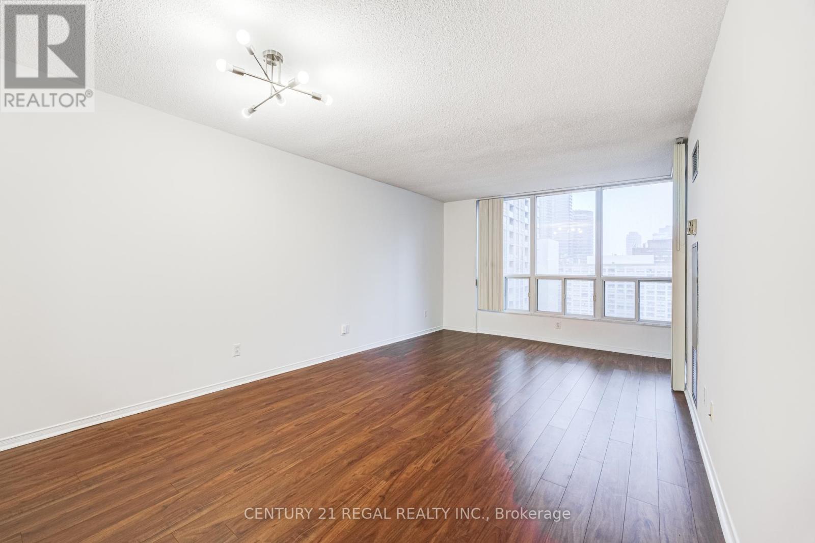 1803 - 750 Bay Street, Toronto, Ontario  M5G 1N6 - Photo 5 - C12912348