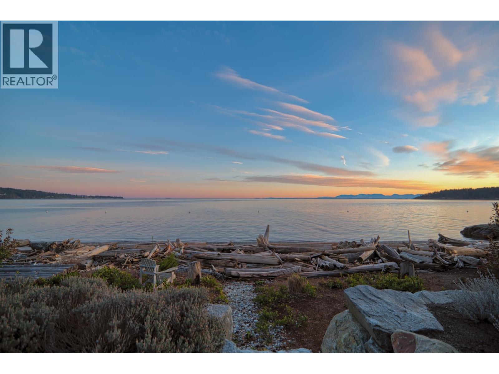 6035 Silverstone Lane, Sechelt, British Columbia  V7Z 0T8 - Photo 2 - R3112481