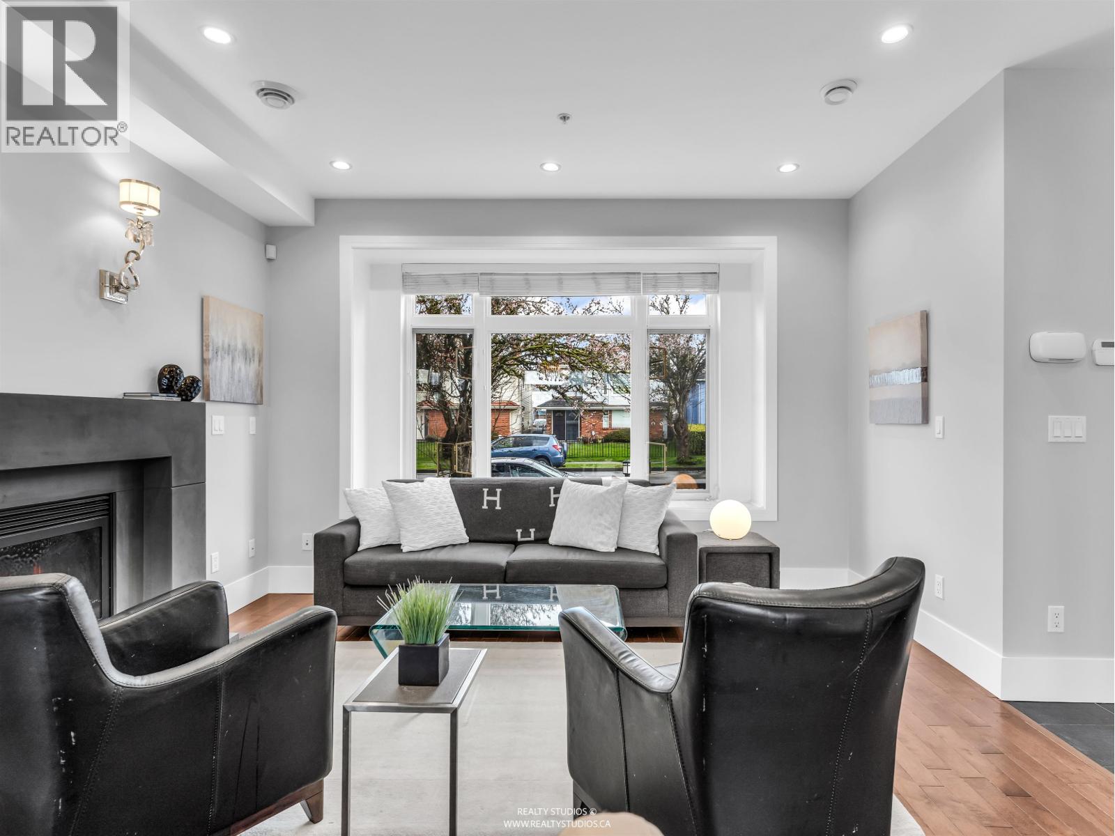 66 E 57th Avenue, Vancouver, British Columbia  V5X 1S4 - Photo 4 - R3112491