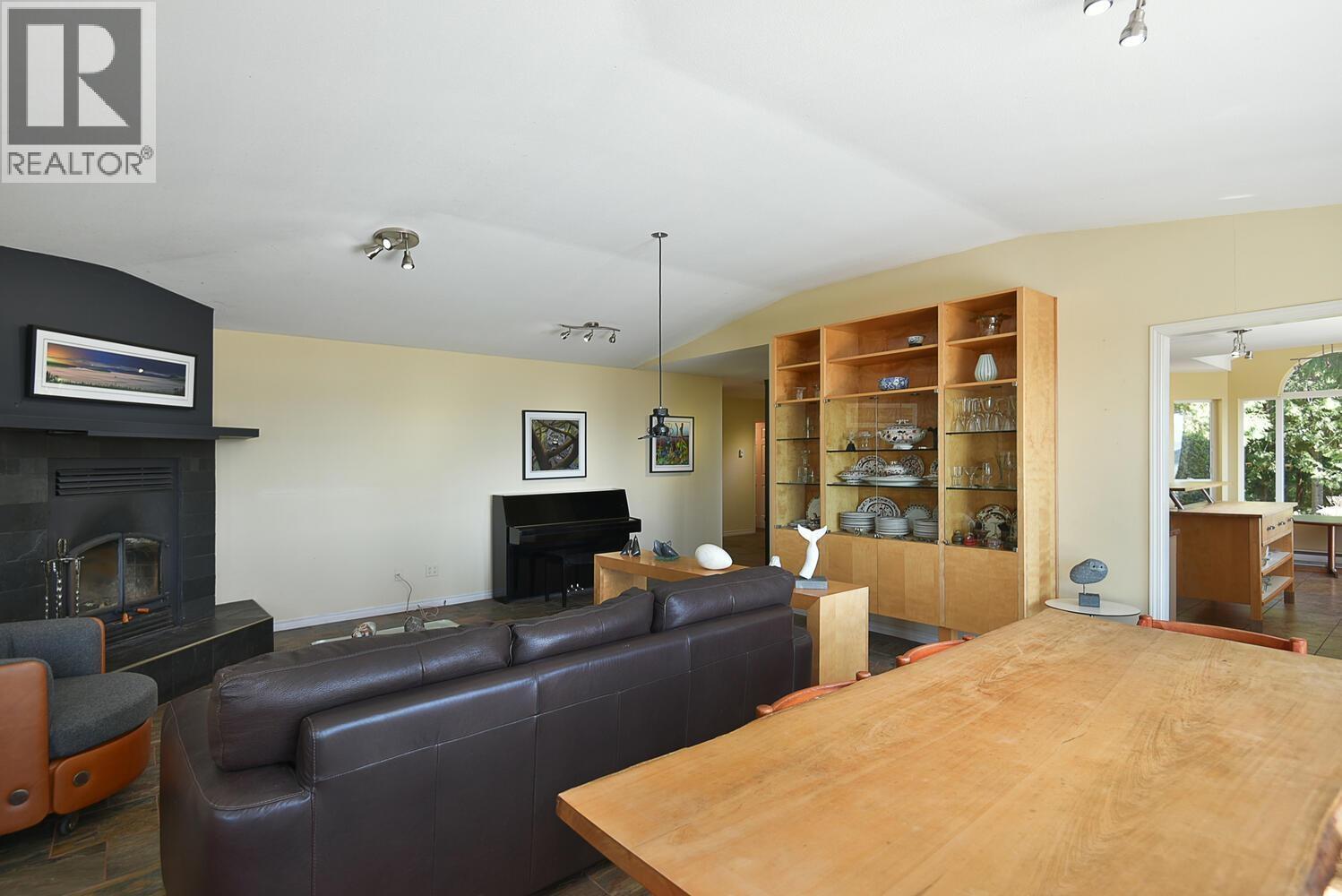 10741 Wood Bay Heights Road, Halfmoon Bay, British Columbia  V7Z 1B8 - Photo 13 - R3112502