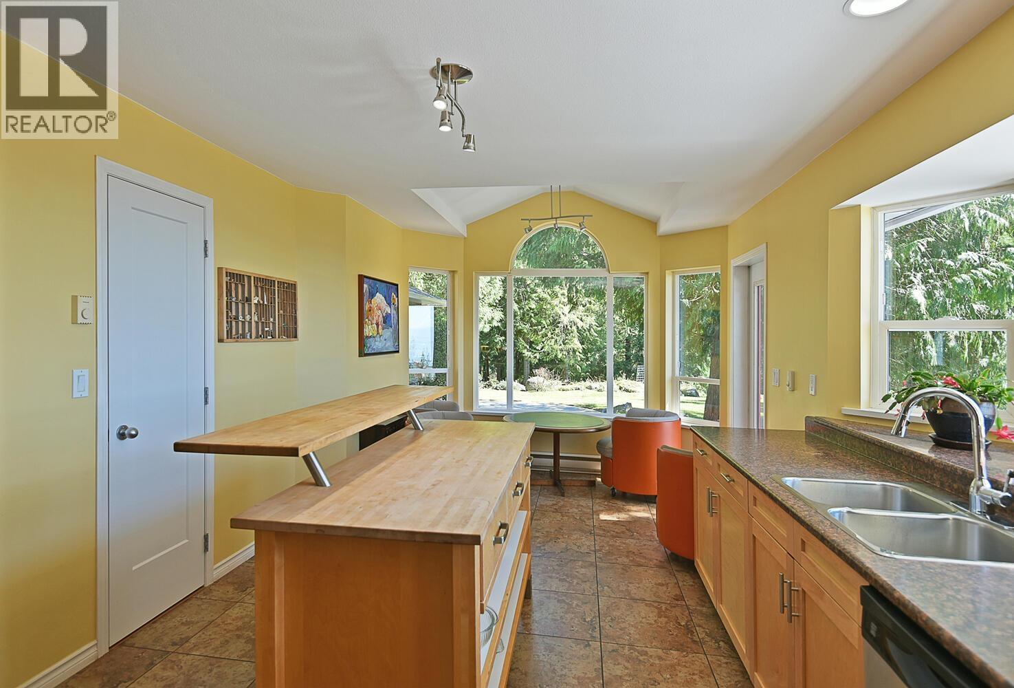 10741 Wood Bay Heights Road, Halfmoon Bay, British Columbia  V7Z 1B8 - Photo 16 - R3112502